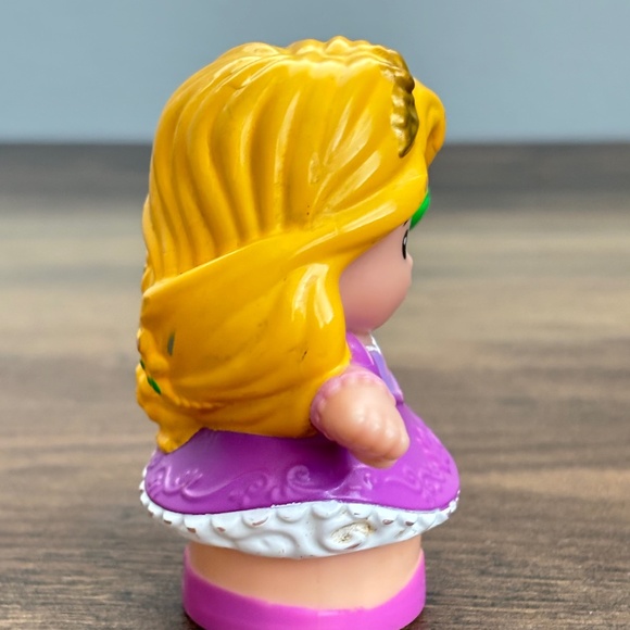 Fisher Price Little People Disney Princess RAPUNZEL & PASCAL Toy Figure 2016 - Picture 3 of 7